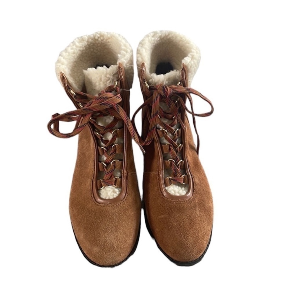 Crown & Ivy Size 7.5 Sherpa Lined Lace Up Boots.